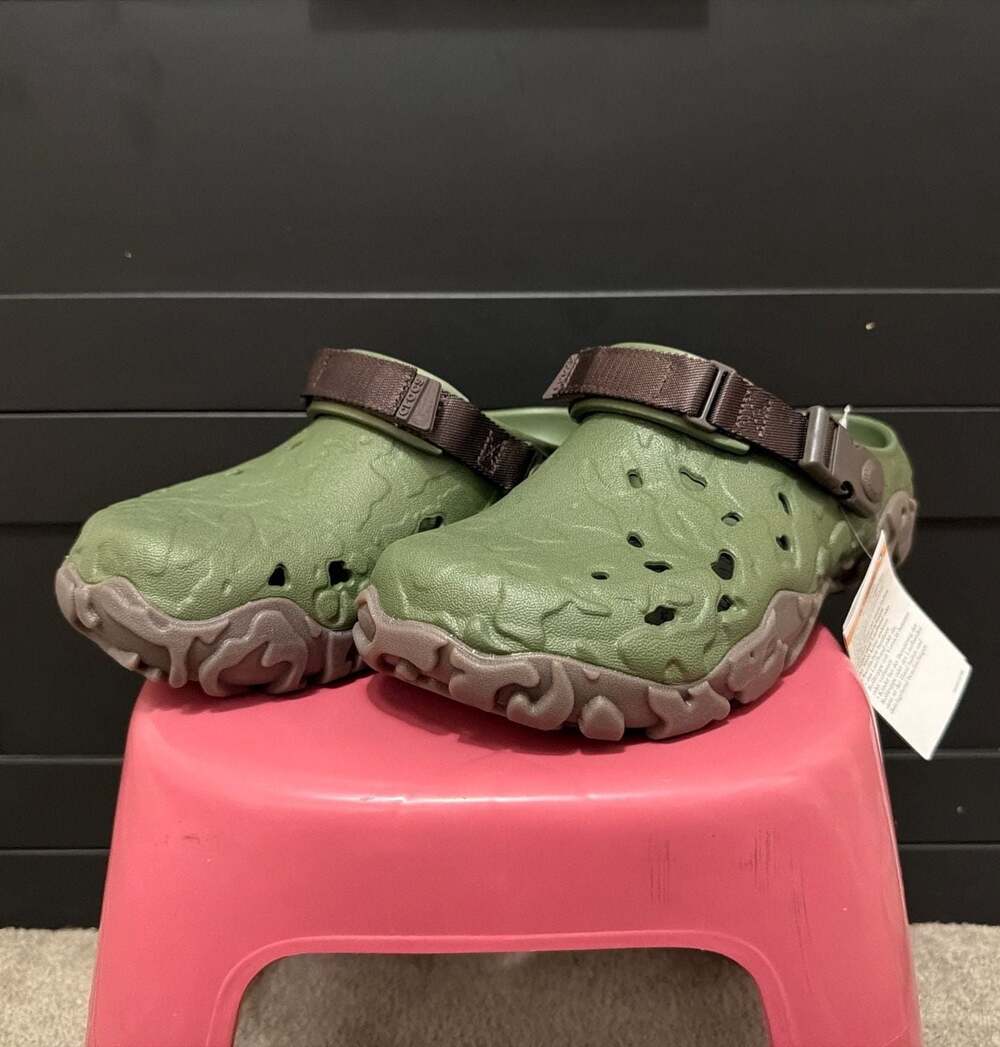 Crocs All-Terrain Atlas Clog in Army Green/Espresso size 7 m/9w